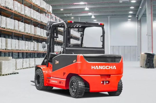 如何根据工况选择叉车的型号和配置